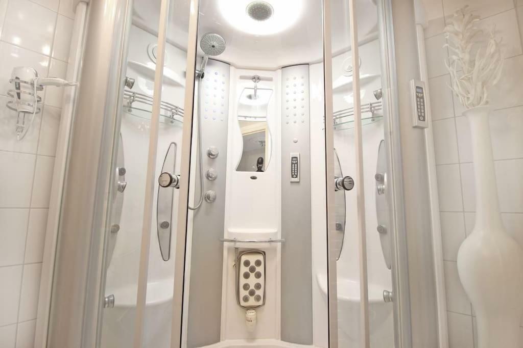 White Luxury Penthouse In City Centre Amsterdam Extérieur photo